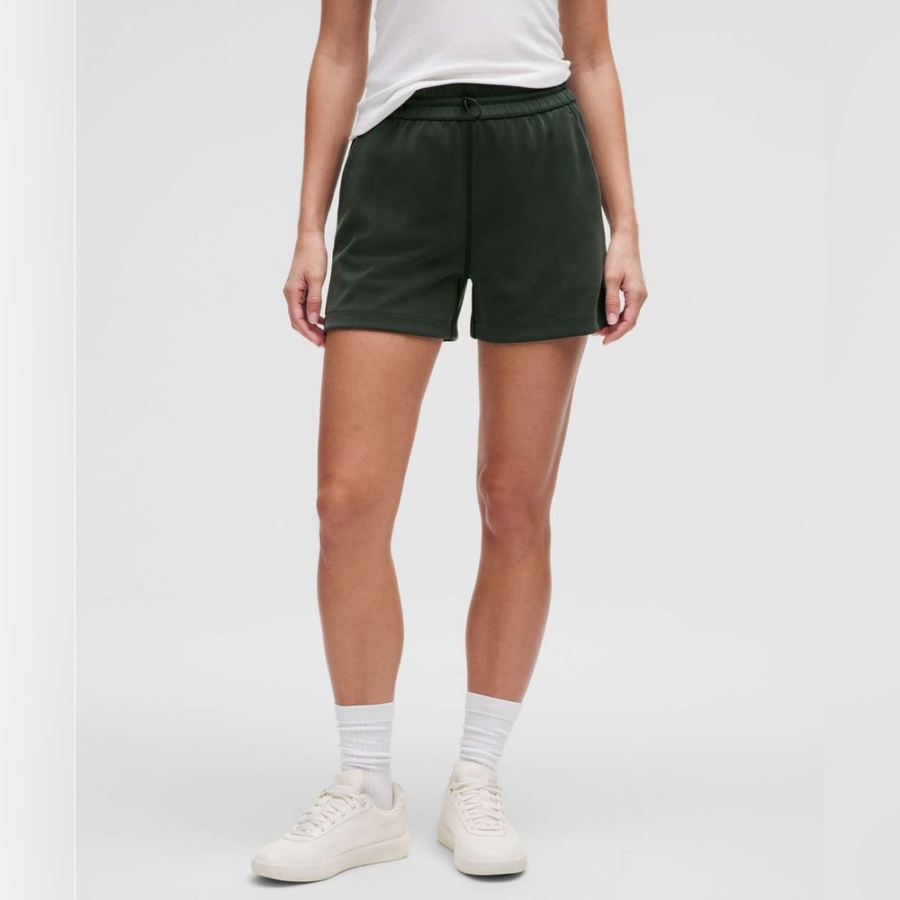 Lululemon Softstreme High-Rise Short 4" Size 8 Rainforest Green NWT